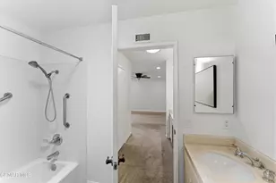 17236 Village 17, Camarillo, CA 93012 - Photo 16