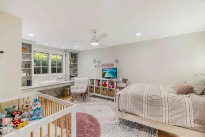 22661 Calvert Street, Woodland Hills, CA 91367 - Photo 30