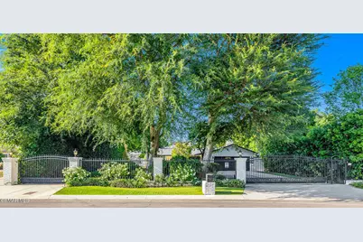 22661 Calvert Street, Woodland Hills, CA 91367 - Photo 2