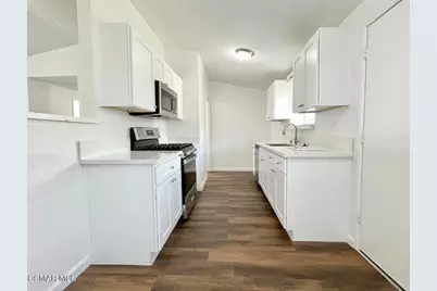 1070 Dennis Avenue, Simi Valley, CA 93065 - Photo 8
