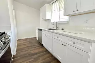 1070 Dennis Ave, Simi Valley, CA 93065 - Photo 10