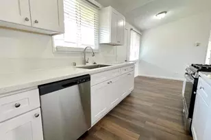 1070 Dennis Ave, Simi Valley, CA 93065 - Photo 12
