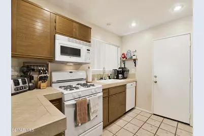 24023 Arroyo Park Drive #18, Valencia, CA 91355 - Photo 12