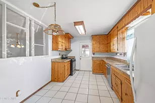 1790 Casarin St, Simi Valley, CA 93065 - Photo 8