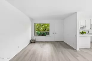 584 Rio Grande Cir, Thousand Oaks, CA 91360 - Photo 2