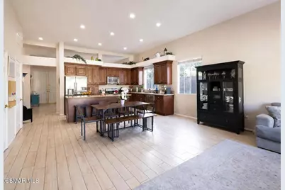 2094 Creekridge Avenue, Simi Valley, CA 93065 - Photo 10