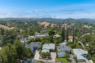 22438 Venido Rd, Woodland Hills, CA 91364 - Photo 26