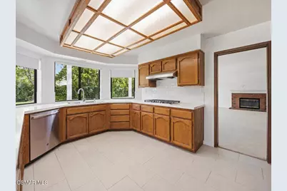 5627 Middle Crest Drive, Agoura Hills, CA 91301 - Photo 12