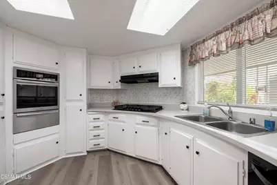 51 Saint Charles Court #51, Newbury Park, CA 91320 - Photo 16