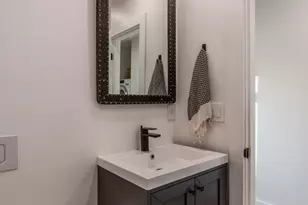 5101 Calatrana Dr, Woodland Hills, CA 91364 - Photo 16