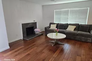 23824 Oxnard St, Woodland Hills, CA 91367 - Photo 2