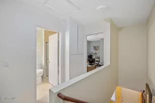 77 Via Colinas, Thousand Oaks, CA 91362 - Photo 22