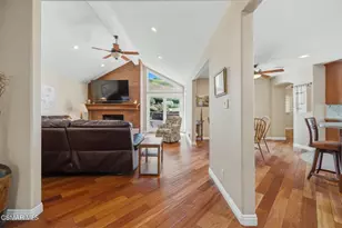 554 Lone Oak Dr, Thousand Oaks, CA 91362 - Photo 22