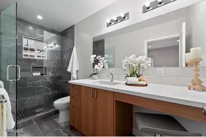 3722 Degnan Boulevard, Los Angeles, CA 90018 - Photo 22