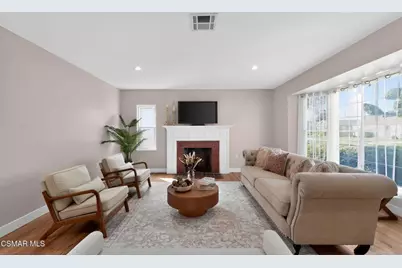 3722 Degnan Boulevard, Los Angeles, CA 90018 - Photo 2