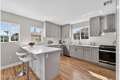 3722 Degnan Boulevard, Los Angeles, CA 90018 - Photo 8