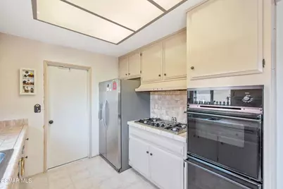 11 N Madrid Avenue, Thousand Oaks, CA 91320 - Photo 28