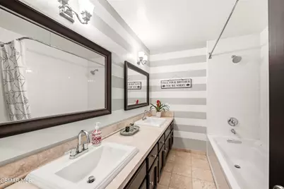 29455 Fountainwood Street, Agoura Hills, CA 91301 - Photo 32