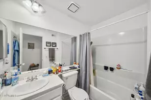 7240 Shirley Ave, Reseda, CA 91335 - Photo 8