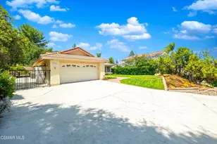 27555 Freetown Ln, Agoura Hills, CA 91301 - Photo 2