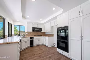 27555 Freetown Ln, Agoura Hills, CA 91301 - Photo 16