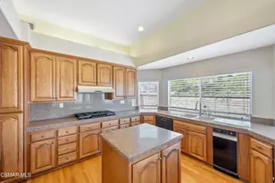 5490 Wembly Ave, Oak Park, CA 91377 - Photo 14