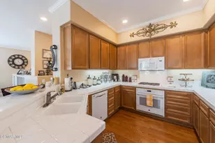 2919 Estilita Way, Simi Valley, CA 93063 - Photo 14