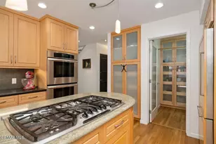 21705 Entrado Dr, Topanga, CA 90290 - Photo 18