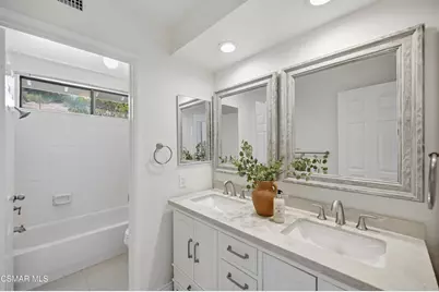 2007 Simsbury Court, Thousand Oaks, CA 91360 - Photo 32