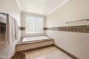 5801 Middle Crest Dr, Agoura Hills, CA 91301 - Photo 24