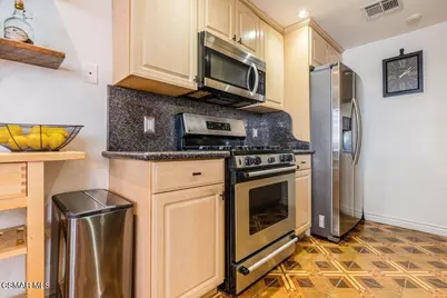 18102 Burbank Boulevard #29, Tarzana, CA 91356 - Photo 18