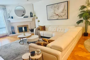 18102 Burbank Blvd, Tarzana, CA 91356 - Photo 1