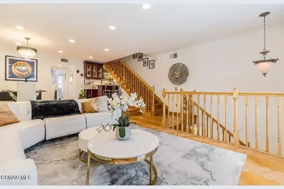 18102 Burbank Boulevard #29, Tarzana, CA 91356 - Photo 2