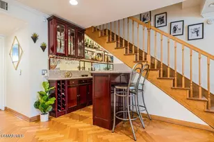 18102 Burbank Blvd, Tarzana, CA 91356 - Photo 4
