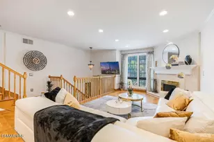 18102 Burbank Blvd, Tarzana, CA 91356 - Photo 22