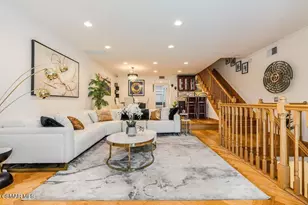 18102 Burbank Blvd, Tarzana, CA 91356 - Photo 1