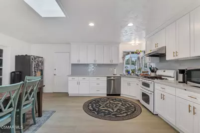 906 Granby Street, Simi Valley, CA 93065 - Photo 8
