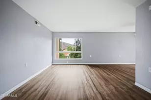 286 Oak Leaf Dr, Thousand Oaks, CA 91360 - Photo 4