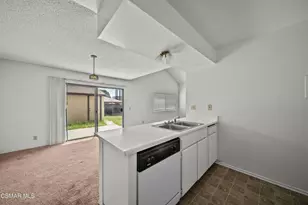 810 W Janetwood Dr, Oxnard, CA 93030 - Photo 14