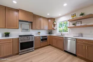 3079 E Sierra Dr, Thousand Oaks, CA 91362 - Photo 14