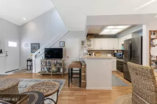 1253 Tivoli Ln, Simi Valley, CA 93065 - Photo 6