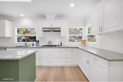 135 W Gainsborough Road, Thousand Oaks, CA 91360 - Photo 18