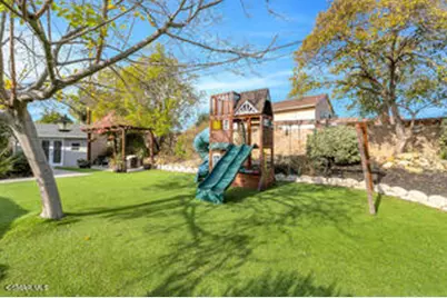 135 W Gainsborough Road, Thousand Oaks, CA 91360 - Photo 46