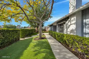135 W Gainsborough Rd, Thousand Oaks, CA 91360 - Photo 2