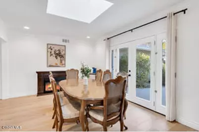 135 W Gainsborough Road, Thousand Oaks, CA 91360 - Photo 22
