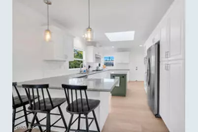 135 W Gainsborough Road, Thousand Oaks, CA 91360 - Photo 20