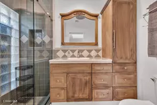 135 W Gainsborough Rd, Thousand Oaks, CA 91360 - Photo 32