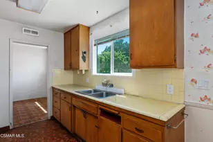 18954 Saticoy St, Reseda, CA 91335 - Photo 10