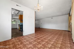 18954 Saticoy St, Reseda, CA 91335 - Photo 8