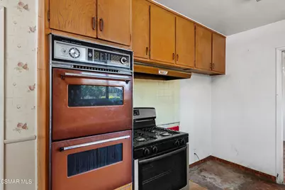 18954 Saticoy Street, Reseda, CA 91335 - Photo 12